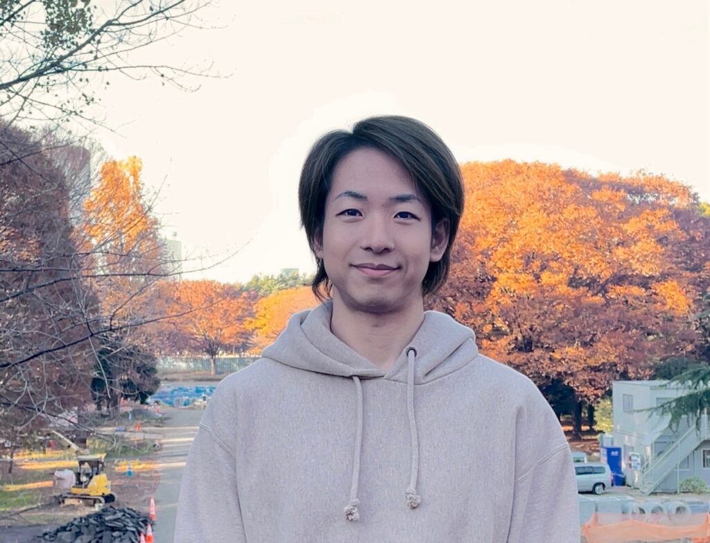 不用品回収サービスを運営する代表者の顔写真。現場経験を活かし、分かりやすい説明と丁寧な対応を心がけています。

