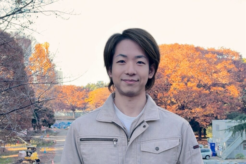 エアコンサービスを運営する代表者の顔写真。現場経験を活かし、分かりやすい説明と丁寧な対応を心がけています。